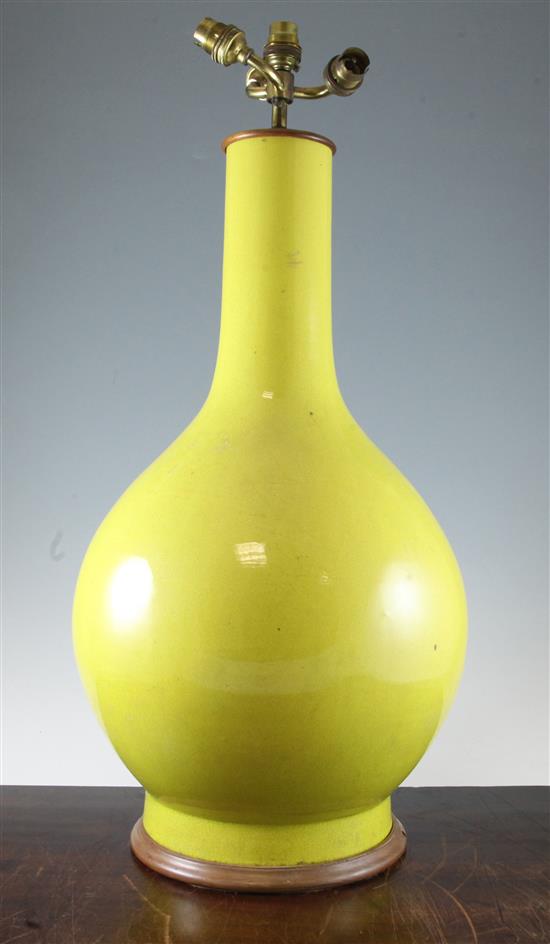 A large Chinese yellow crackle glaze bottle vase, early 20th century, 59cm incl. wooden top and base